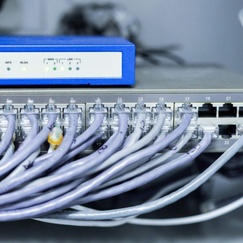 network-switch-with-cables (1)